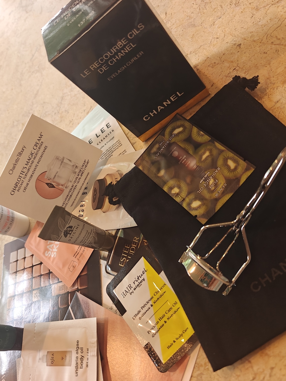 CHANEL Eyelash Curler with Black Pouch And Asst Beauty Samples - Picture 3 of 5